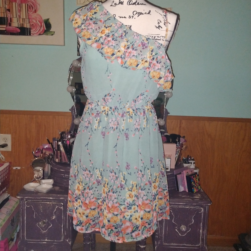 Like New Condition Floral Shoulder Dress